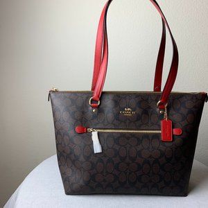 Coach Signature Gallery Tote